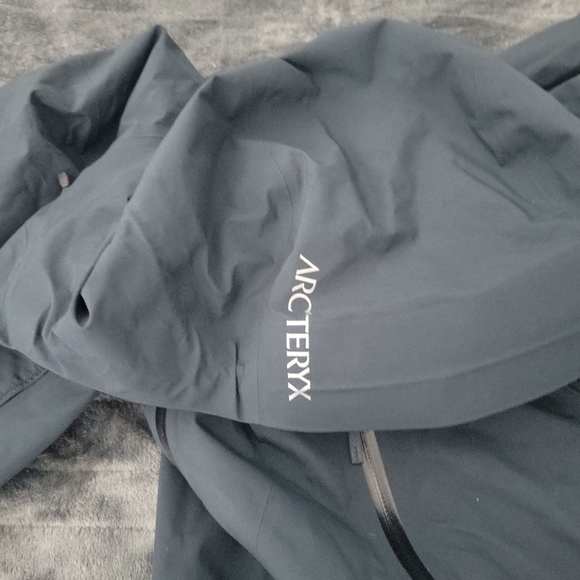 Arc’teryx Rush IS Ski Jacket sz medium - Picture 5 of 8